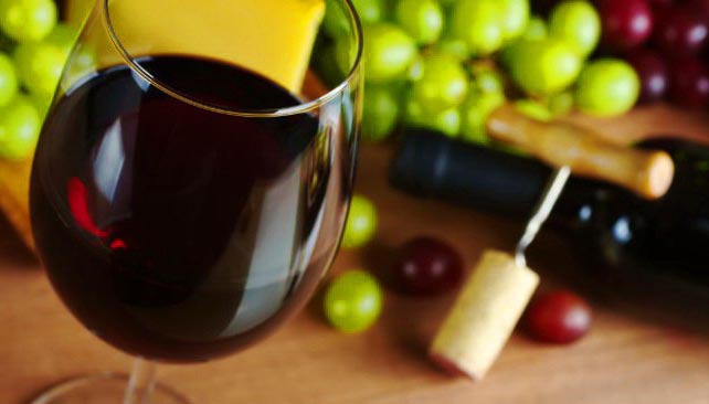 бокал с вином, красное вино, полезно ли пить красное вино
